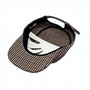 Casquette de baseball plate de luxe personnalisable avec votre logo, motif pied-de-poule en laine kaki, broderie 3D et sangle en cuir - Product Image 3