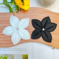 Vente en gros d'appliques en dentelle de fleurs à cinq pétales en cristal 3D faites à la main pour robes de femmes, accessoires de couture