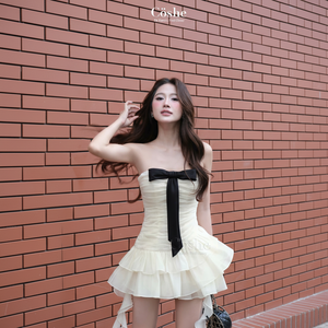 Coshe Furla ชุดเดรสเกาะอกที่ได้รับแรงบันดาลใจจากคนรักประกอบด้วยชุดเดรสมีระบายสำหรับผู้หญิงหรูหรามีโบว์ - Product Image 1