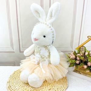 Costume de poupée élégante en peluche de 40cm de qualité supérieure robe de peluche de style peluche vêtements de poupée en plastique en gros - Product Image 4