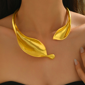 Collier en acier inoxydable à fleurs, best-seller du fabricant, style Europe et Amérique, pour les banquets et les fêtes quotidiennes - Product Image 1
