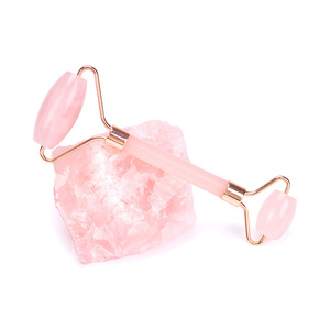 Thérapie de haute Qualité Pierre De <span class=keywords><strong>Quartz</strong></span> <span class=keywords><strong>Rose</strong></span> <span class=keywords><strong>Visage</strong></span> Anti-Âge Naturel <span class=keywords><strong>Rose</strong></span> Jade <span class=keywords><strong>Rouleau</strong></span> <span class=keywords><strong>pour</strong></span> <span class=keywords><strong>le</strong></span> <span class=keywords><strong>Visage</strong></span> - Product Image 1