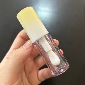 ISMAN ขายส่งหลอดลิปกลอสสีไล่ระดับขนาด 4 มล. 6 มล. แบบใหม่ ขวดคอนซีลเลอร์ทรงกลมแบบเปล่า พร้อมแปรงขนาดใหญ่ รับทำโลโก้ตามสั่ง - Product Image 5