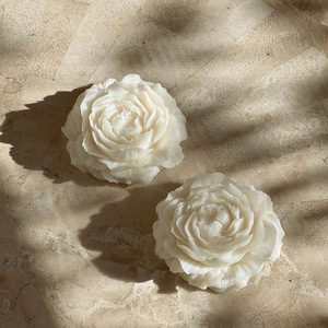 Velas Aromáticas de Cera de Soya con Forma de Flor Coloridas y Novedosas, Venta al por Mayor |   Empaque con Logotipo Personalizado para Bodas de Mujeres - Product Image 1
