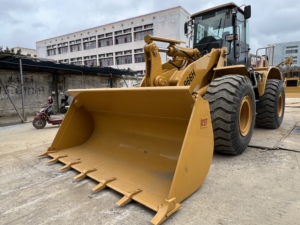 Chargeuse frontale CAT 966H d'occasion en stock, cabine climatisée, fonctionnement complet, chargeuse-pelleteuse d'occasion. - Product Image 6