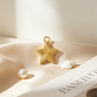 Breloques étoiles en laiton gravées CNC, pendentifs à boucle unique plaqués or/rhodium pour la fabrication de bijoux et la création d'accessoires distinctifs