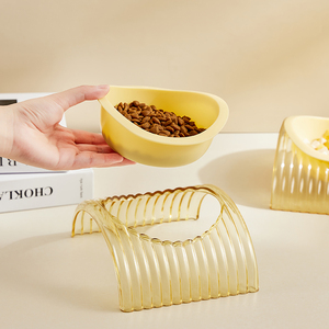 Comedero para Mascotas Antideslizante, Diseño Elegante, Protección Antiderrames, Forma de <span class=keywords><strong>Puente</strong></span>, Comedero de Plástico para Mascotas - Product Image 5