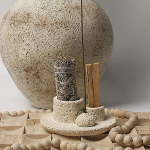 Bougie en ciment Sage Peru Palo Santo avec feuille d'eucalyptus et bâtonnet de vanille pour aromathérapie, purification, apaisement mental et décoration - Product Image 4