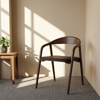 Chaise de salle à manger en bois massif noyer noir de luxe léger, dossier Neva, pour hôtels, cafés et restaurants - Offre Spéciale