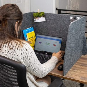 Anti-gürültü Polyester akustik paneller ses geçirmez PET akustik gizlilik kalkanları masa ekran bölümü ofis masası bölücüler - Product Image 1