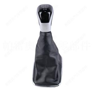 Pomo de palanca de cambios universal de cuero de 5 velocidades con marco brillante y costuras negras, diseño ergonómico - Product Image 5