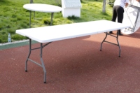 Table de pique-nique pliable et empilable en plastique léger moderne de 240 cm, de couleur blanche, avec construction en HDPE, pour une utilisation dans les hôpitaux et les hôtels