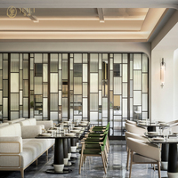 Ensemble de meubles JEILI contemporains en bois massif pour bistro, restaurant commercial et hôtellerie (table et chaises)