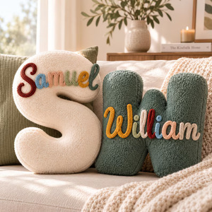 Coussin personnalisé brodé à la main avec nom et lettre Uionen, 26 lettres de l'alphabet, coussin pour enfants, coussin de dossier de canapé, coussin décoratif - Product Image 3
