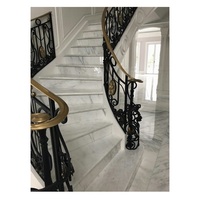 Offre Spéciale : Escalier en marbre blanc de Carrare poli, durable et moderne, à bord arrondi, par First Stone, pour usage intérieur/extérieur
