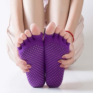 Oem bán buôn thiết kế logo Non-Slip nửa <span class=keywords><strong>Toe</strong></span> mắt cá chân vớ thể thao cho phụ nữ tùy chỉnh rắn 5-<span class=keywords><strong>Toe</strong></span> ren-<span class=keywords><strong>up</strong></span> Pilates Yoga Grip vớ - Product Image 3