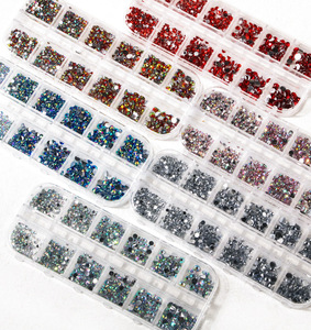 Caja de 12 Rejillas de Accesorios para Uñas Acrílicas, Cristales Grandes AB Blancos y Rojos de Fondo Plano, Diamantes de Imitación Mixtos en Caja - Product Image 6