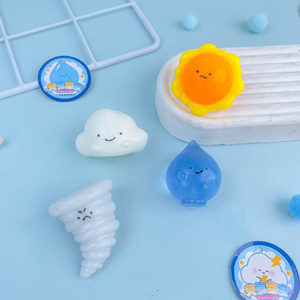 Porte-clés jouet à presser Kawaii Soleil Lune Étoile Flocon de neige avec clochette, en TPR, en forme de ciel, pendentif anti-stress, breloque souple pour sac à dos - Product Image 3