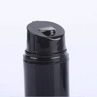 Vente en gros de bouteilles de crème sans air stockées en usine 30ml-150ml Gamme en PP noir avec joint de lotion à pompe pour crème pour le visage