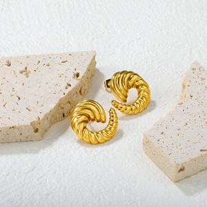 Boucles d'oreilles tendance en spirale en acier inoxydable plaqué or PVD 18 carats pour femmes, bijoux étanches, clous d'oreilles géométriques - Product Image 6