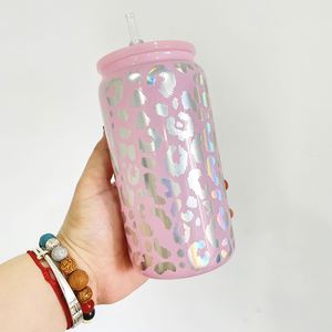 Vaso de Cerveza de Vidrio de Borosilicato Reciclable de 16 oz con Diseño Holográfico de Leopardo/Guepardo y Tapas de Plástico Coloridas - Product Image 3