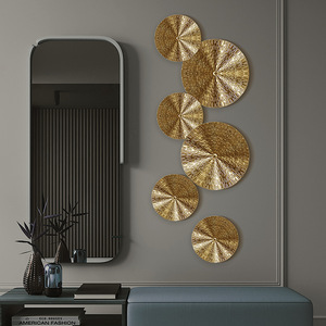 Décoration murale ronde dorée de luxe en métal suspendu, disque irrégulier en fer forgé, Style rétro tendance, décoration de maison, pendentifs muraux - Product Image 6