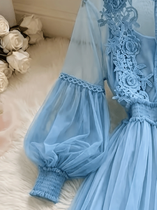 Robe de soirée et de cérémonie bleu poussière grande taille en dentelle et tulle, longueur midi, col montant, manches lanternes, coupe trapèze - Product Image 3