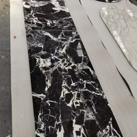 Carreaux de sol en pierre naturelle, marbre blanc et noir