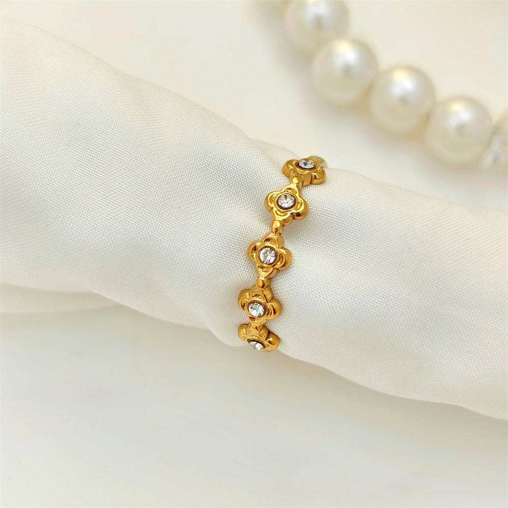 สีขาวทอง