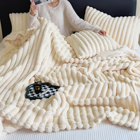 Superweiche 100% Polyester Umweltfreundliche Raschel-Fleece-Decke Amerikanischer Stil Anpassbare Leichtgewichtige Gestrickte Vier-Jahreszeiten-Decke