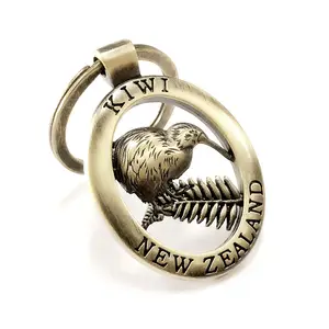 2023 llavero cortado de Metal personalizado Nueva Zelanda Kiwi pájaro latón antiguo relieve artesanía llavero de Metal colgante Retro