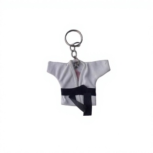Porte-clés d'arts martiaux personnalisé : Mini uniforme de karaté, ceinture, et styles sur mesure – Idéal comme cadeau - Product Image 4