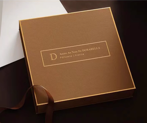 Confezione regalo in lamina d'oro di lusso personalizzata per confezione di dolci al cioccolato, imballaggio di caramelle dolci con vantaggio UV di sparitura e goffratura - Product Image 3
