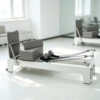 Reformer de Pilates en bois massif peint avec coussin en cuir PU haute densité pour l'entraînement de Pilates en studio ou à domicile