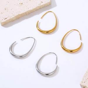 Pendientes de aro minimalistas ovalados, joyería al por mayor, huevos de moda chapados en oro de acero inoxidable, pendientes de aro Huggie para mujer - Product Image 1