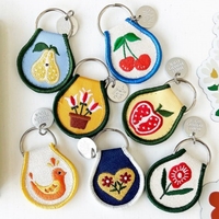 Porte-clés mousqueton double face personnalisé avec broderie sur mesure, motif chien/ours fruité, écologique – Cadeau mignon