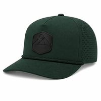 Casquette à cinq panneaux avec visière incurvée, garniture en cordon perforé découpé au laser vert chasseur, patch hexagonal et logo personnalisé, pour la cueillette sauvage