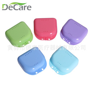 Caja de Almacenamiento para Dentaduras Postizas DeCare, Portátil, de Plástico, con Orificios para Guardar Retenedores y Prótesis - Product Image 1