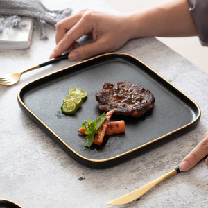 <span class=keywords><strong>Porcelaine</strong></span> <span class=keywords><strong>noire</strong></span> de givre de fête de mariage 10 "<span class=keywords><strong>assiette</strong></span> de chargeur <span class=keywords><strong>carrée</strong></span> de service de nourriture de style européen assiettes de steak sushi - Product Image 4