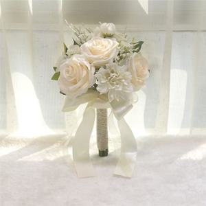 Bouquets <span class=keywords><strong>de</strong></span> mariage classiques romantiques modernes élégants beiges <span class=keywords><strong>Fleurs</strong></span> <span class=keywords><strong>de</strong></span> rose artificielles <span class=keywords><strong>de</strong></span> haute qualité pour mariée - Product Image 5