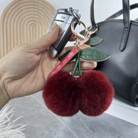 Porte-clés en fourrure douce et moelleuse en forme de double pompon de cerise rouge, porte-clés en peluche pour femmes et filles, breloque pour sac, porte-clés, pendentif