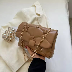 Nuevo bolso cuadrado de cadena a la moda, bolso de hombro de alta calidad para mujer, bolso cruzado informal de color sólido. - Product Image 6