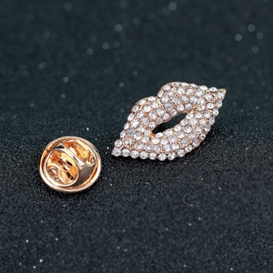 En gros Personnalisé Pas Cher Cristal Strass Or Chemise Col <span class=keywords><strong>Bouton</strong></span> Bouche <span class=keywords><strong>Barbe</strong></span> Papillon Broche Épinglettes - Product Image 3