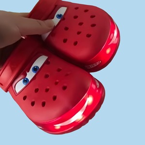 Crocs <span class=keywords><strong>McQueen</strong></span> 9.5, sabots lumineux, sandales lumineuses d'extérieur pour enfants et adultes, tongs de plage en gros - Product Image 2