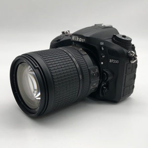 Cámara DSLR N Ikon <span class=keywords><strong>D7200</strong></span> Usada + Lente VR de 18-140 mm, Estado Como Nueva A+, Venta al por Mayor de Cámaras Usadas B2B, Cámara Certificada y Cumple con las Normas - Product Image 1