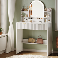 Table de maquillage en MDF cannelé blanc avec miroir LED cintrée, 2 tiroirs et étagères – Vente en gros