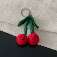 Breloque de sac en feutre mignonne en forme de cerise, porte-clés en feutre artisanal en forme de fruit, porte-clés kiwi, accessoires de sac, cadeau pour elle
