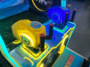 Máquina <span class=keywords><strong>de</strong></span> Juego Arcade <span class=keywords><strong>de</strong></span> Disparos <span class=keywords><strong>de</strong></span> Agua para Niños Bright Light, Máquina <span class=keywords><strong>de</strong></span> Juego Arcade <span class=keywords><strong>de</strong></span> <span class=keywords><strong>Pistola</strong></span> <span class=keywords><strong>de</strong></span> Agua que Funciona con Monedas en Venta - Product Image 2