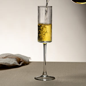 Verres à whisky en <span class=keywords><strong>verre</strong></span> rayé transparent au design moderne, coupe froide, pour boire du <span class=keywords><strong>vin</strong></span>, en cadeau - Product Image 3