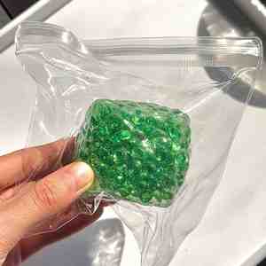 ของเล่นบีบคลายเครียดรูปทรงลูกบอลน้ำแข็ง TPR ซีรีส์ Ice Crystal Clatter Block  ของขวัญสำหรับเด็กและผู้ใหญ่ สร้างบรรยากาศแห่งความสุข - Product Image 3